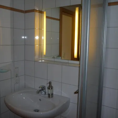 Modernes Mit Zentralheizung In Willingen, Cleaning Included شقة *